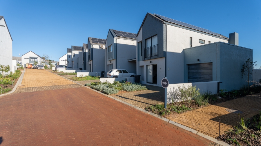 To Let 3 Bedroom Property for Rent in Newinbosch Western Cape